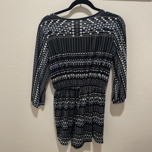 Very cute long sleeve romper! Size s/med - Picture 2 of 2